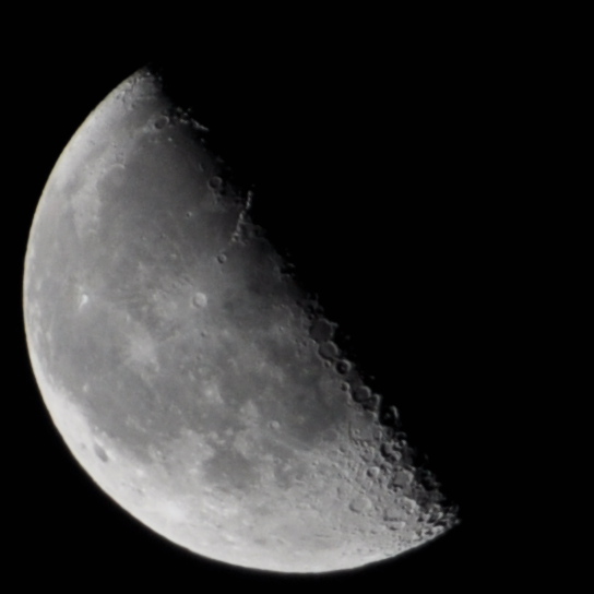 D5000 moon